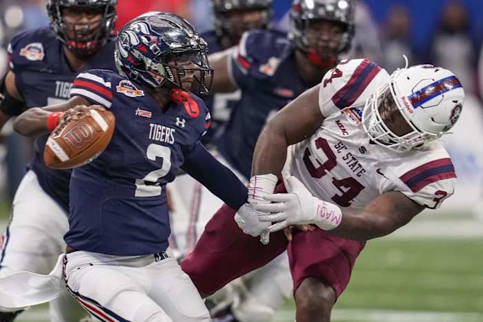 South Carolina State Bulldogs linebacker Jablonski Green (34) tries to tackle Jackson State Tigers quarterback Shedeur Sanders (2)